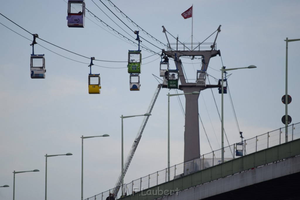 Koelner Seilbahn Gondel blieb haengen Koeln Linksrheinisch P677.JPG - Miklos Laubert